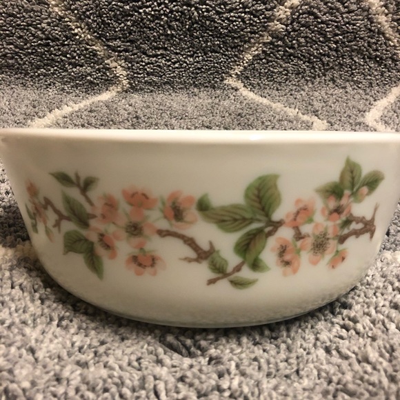 VINTAGE PYREX / England pink flowers dish 9” - Picture 3 of 9